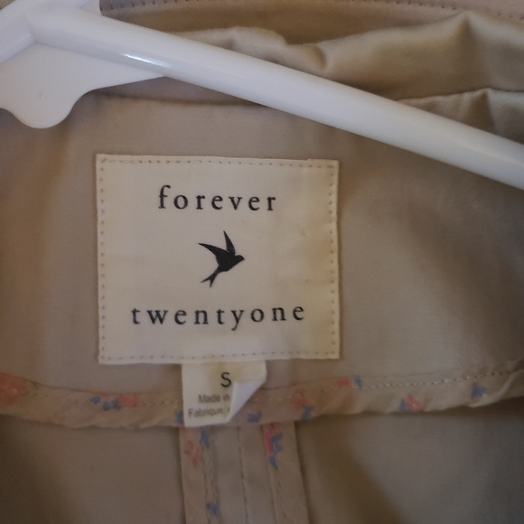 Forever 21 Tan trench coat - Picture 3 of 3